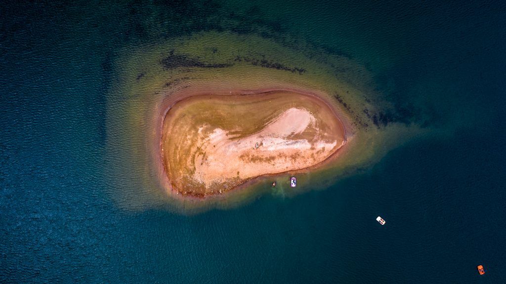 Wyspa na Jeziorze Solińskim 