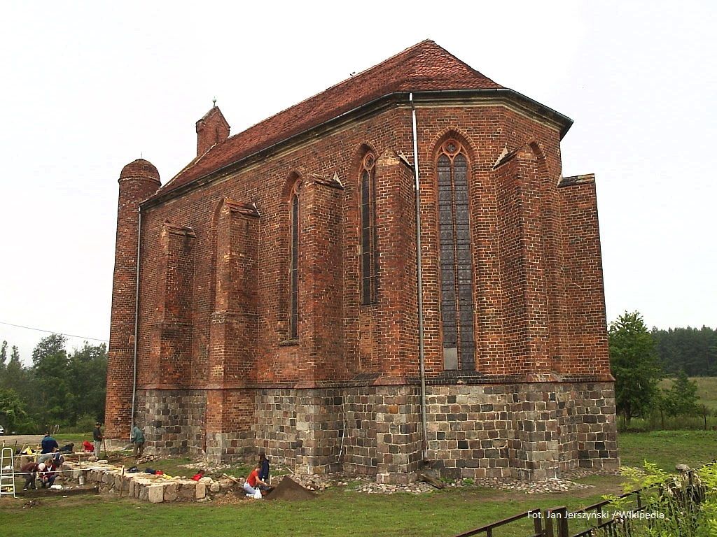gotycka kaplica w Chwarszczanach