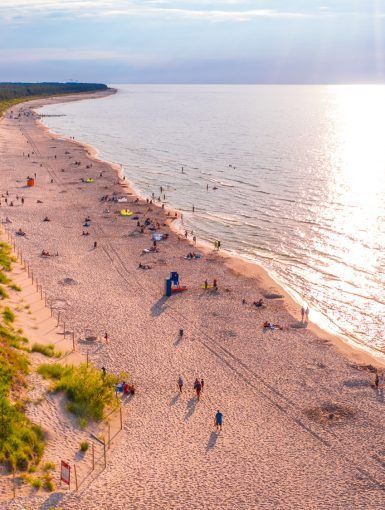 Widok na plażę w Orzechowie nad Morzem Bałtyckim